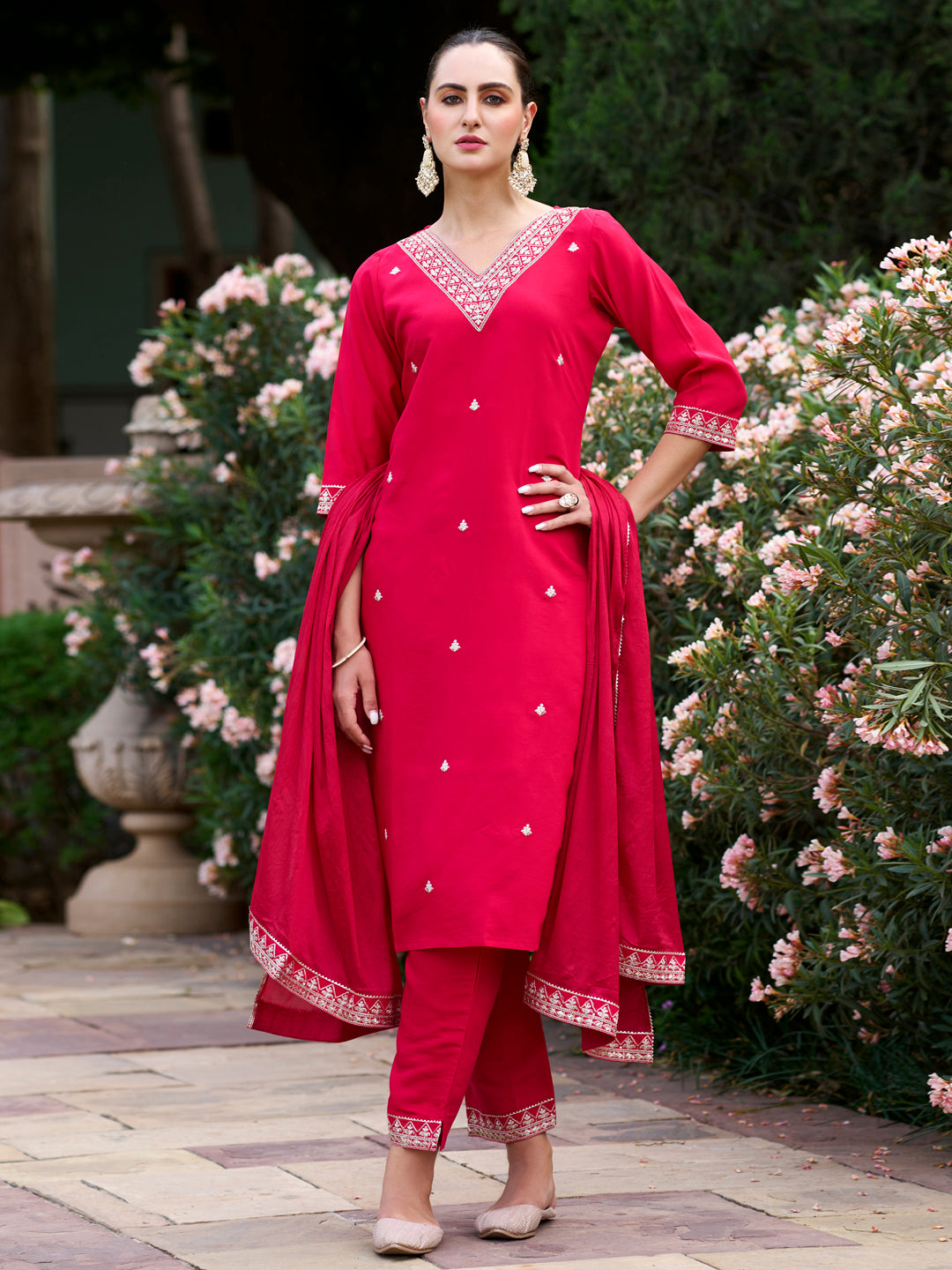 Kurta with hand with Embroidery work detailing on women's printed cotton kurta pant or dupatta set(NFRD468)