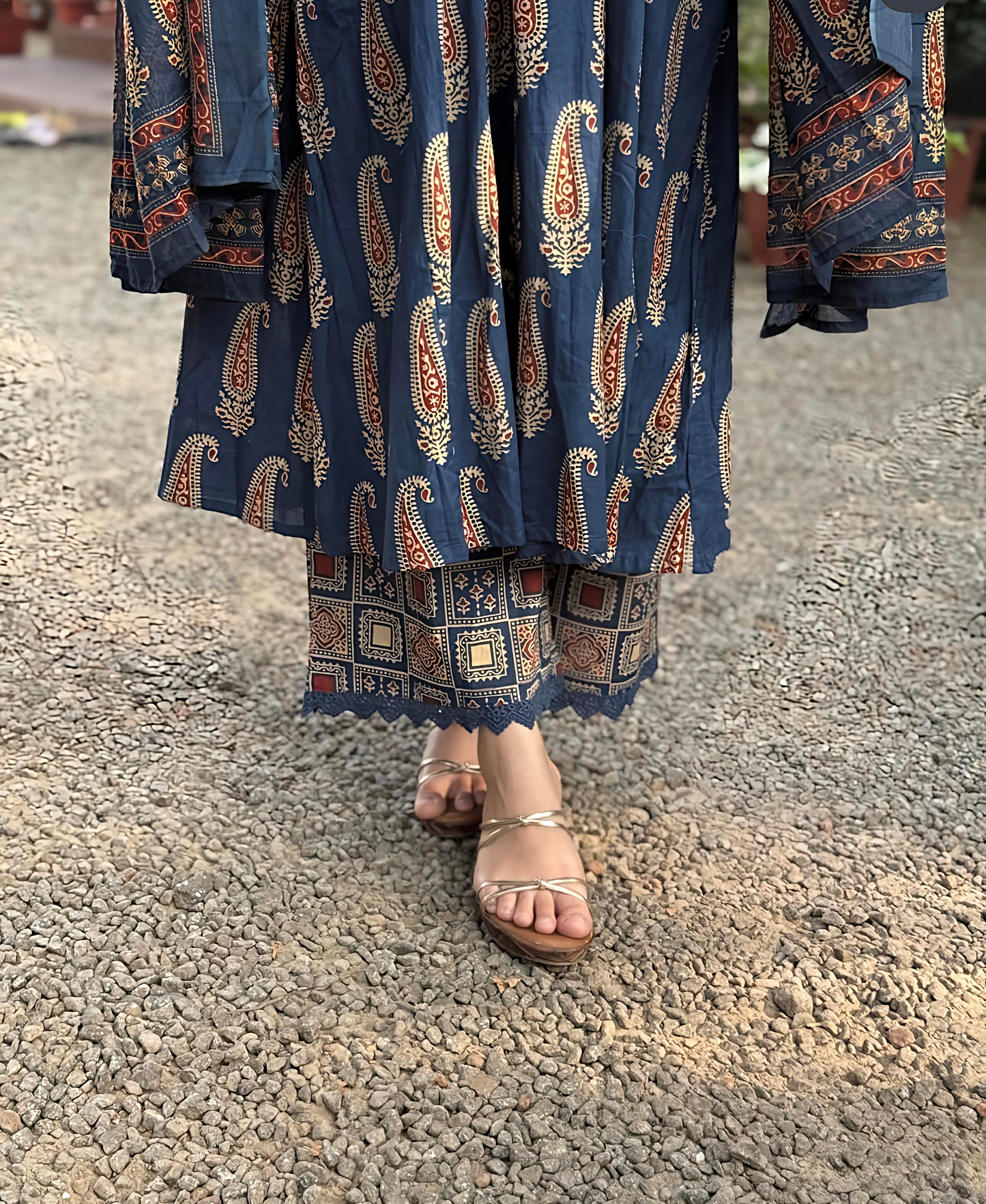 Bring out the adorable side of yourself, as you slip into our most gorgeous outfit from the Cotton collection (RD030)