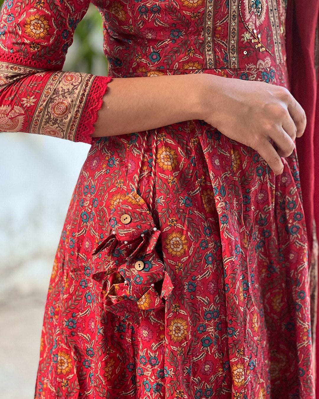 Featuring beautiful Heavy Suit Set which is beautifully decorated with intricate hand embroidery, Zari weaving and prints.(WARED259)