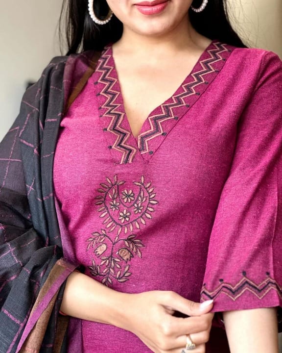 Beautiful premium quality linen duppata enclosed with heavy tassel work on duppata(WARED311)