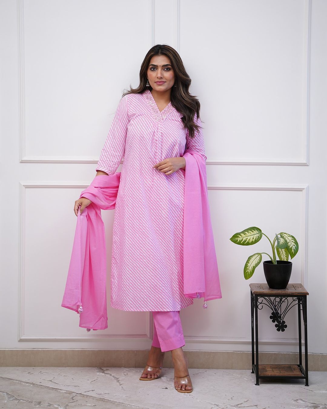 Featuring beautiful Heavy 3pcs Suit which is beautifully decorated with intricate hand embroidery & jari waving. It is paired with matching pants and Lace Dupatta.(WARED299)