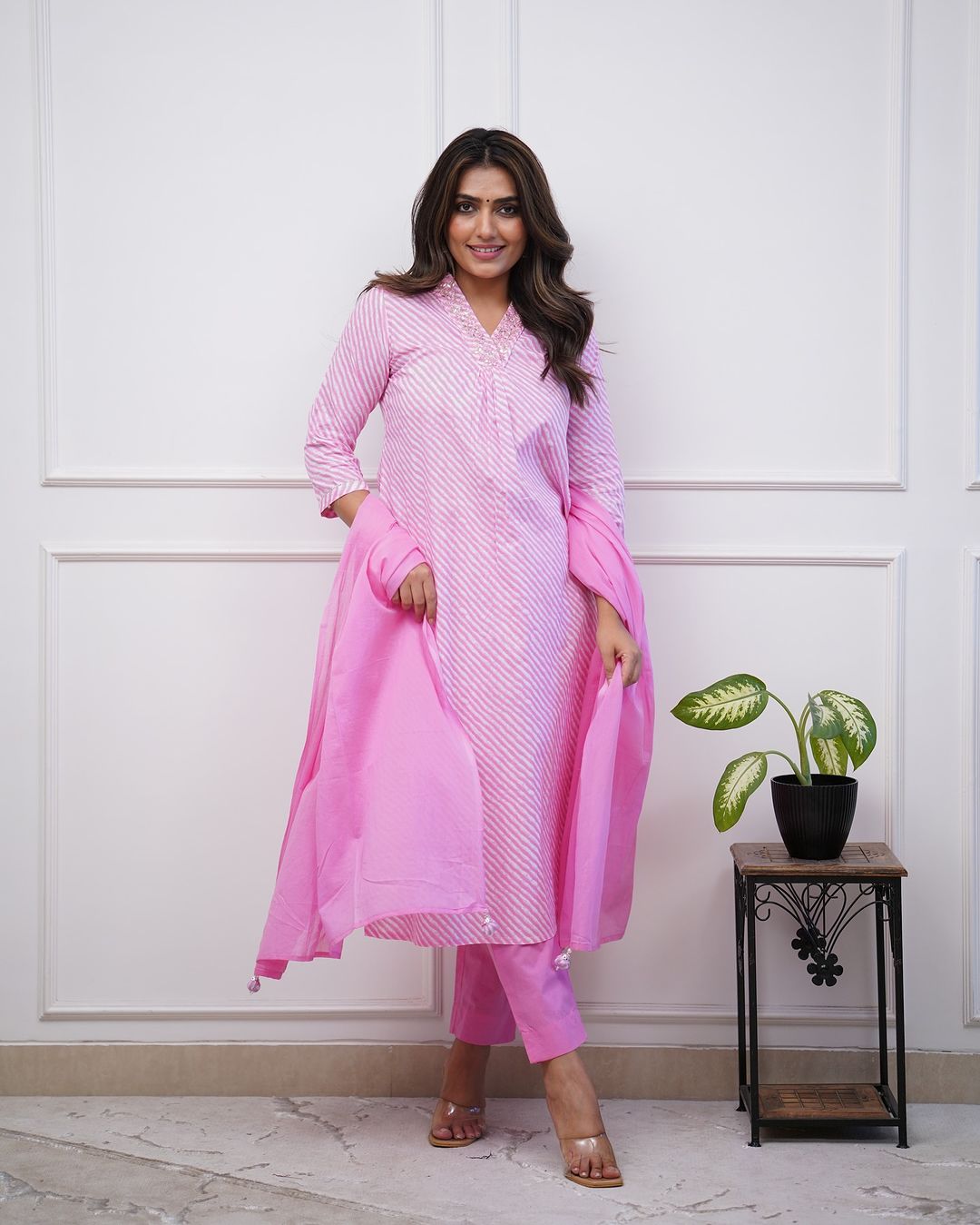 Featuring beautiful Heavy 3pcs Suit which is beautifully decorated with intricate hand embroidery & jari waving. It is paired with matching pants and Lace Dupatta.(WARED299)