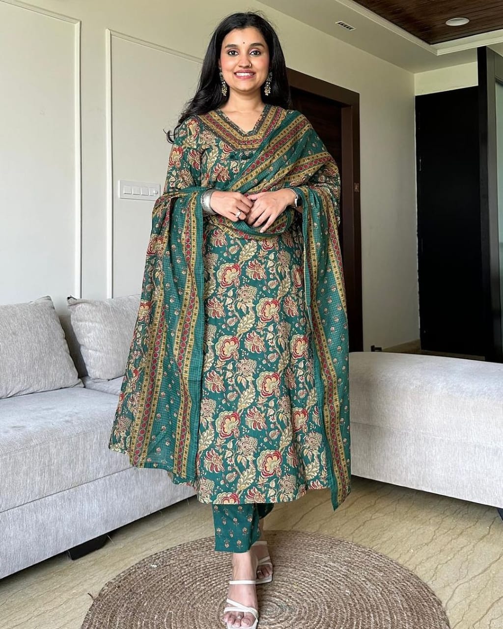 Look straight out of a dreamy movie set as you turn around and walk in this elegant flaired suit ! The perfect of traditional wear (WARED216)
