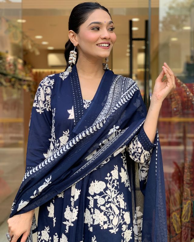 Enjoy your festival 🌞with our Very Beautiful 3ps Set For Anarkali suit 🪡(WARED203)