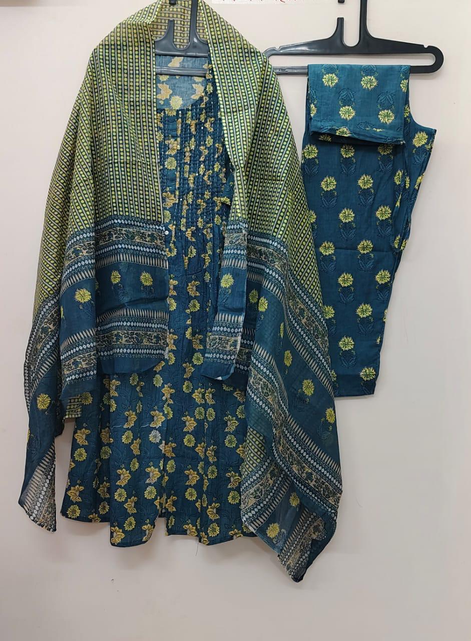 Look straight out of a dreamy movie set as you turn around and walk in this elegant flaired suit ! The perfect of traditional wear(WARED182)