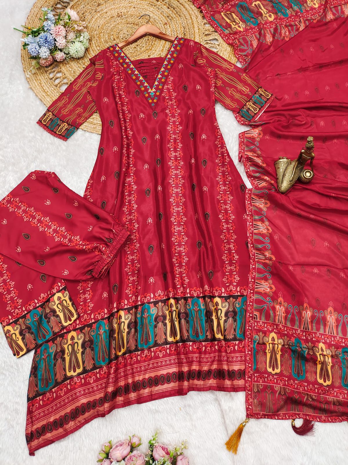 Beautiful pure premium chiffon digital printed Anarkali set with handwork on neck it has attached lining paired up with santoon slik pant and Organza digital printed dupatta sets(WARED07)