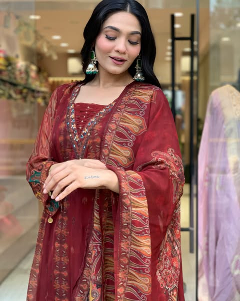 Beautiful pure premium chiffon digital printed Anarkali set with handwork on neck it has attached lining paired up with santoon slik pant and Organza digital printed dupatta sets(WARED07)
