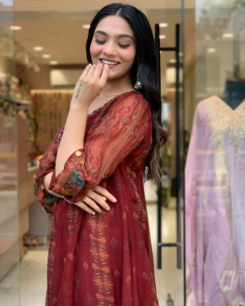 Beautiful pure premium chiffon digital printed Anarkali set with handwork on neck it has attached lining paired up with santoon slik pant and Organza digital printed dupatta sets(WARED07)