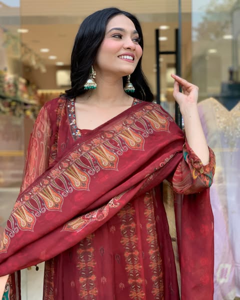 Beautiful pure premium chiffon digital printed Anarkali set with handwork on neck it has attached lining paired up with santoon slik pant and Organza digital printed dupatta sets(WARED07)