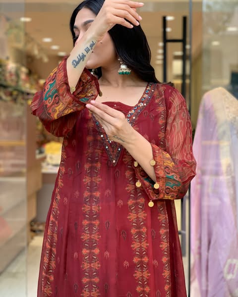 Beautiful pure premium chiffon digital printed Anarkali set with handwork on neck it has attached lining paired up with santoon slik pant and Organza digital printed dupatta sets(WARED07)