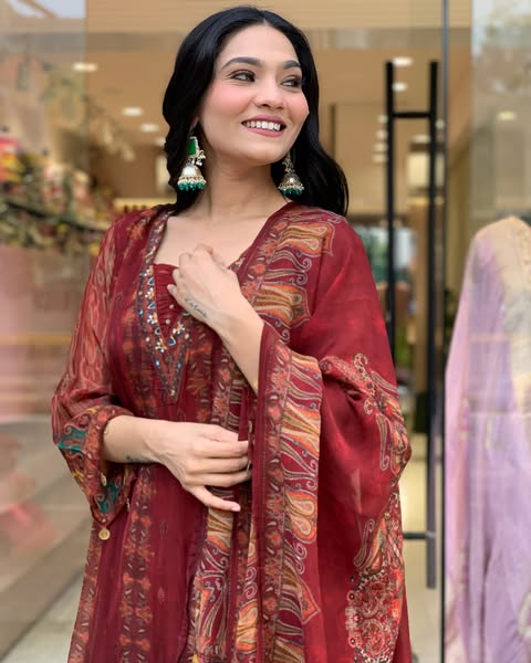 Beautiful pure premium chiffon digital printed Anarkali set with handwork on neck it has attached lining paired up with santoon slik pant and Organza digital printed dupatta sets(WARED07)