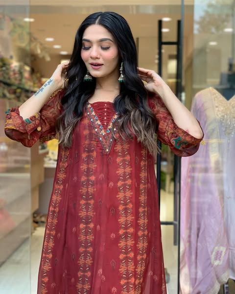 Beautiful pure premium chiffon digital printed Anarkali set with handwork on neck it has attached lining paired up with santoon slik pant and Organza digital printed dupatta sets(WARED07)