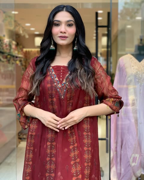 Beautiful pure premium chiffon digital printed Anarkali set with handwork on neck it has attached lining paired up with santoon slik pant and Organza digital printed dupatta sets(WARED07)