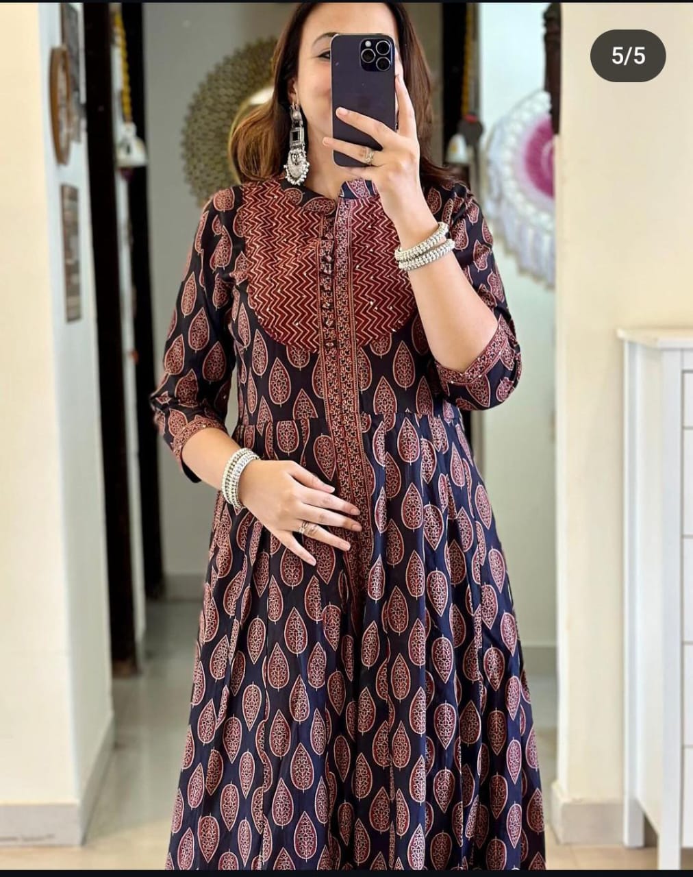 Look straight out of a dreamy movie set as you turn around and walk in this elegant flaired suit ! The perfect of traditional wear(WARED141)