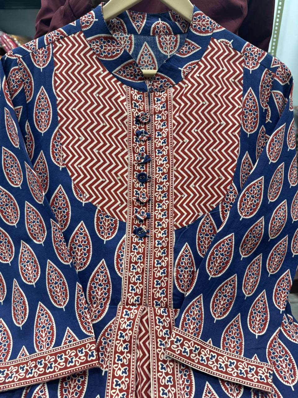 Look straight out of a dreamy movie set as you turn around and walk in this elegant flaired suit ! The perfect of traditional wear(WARED141)