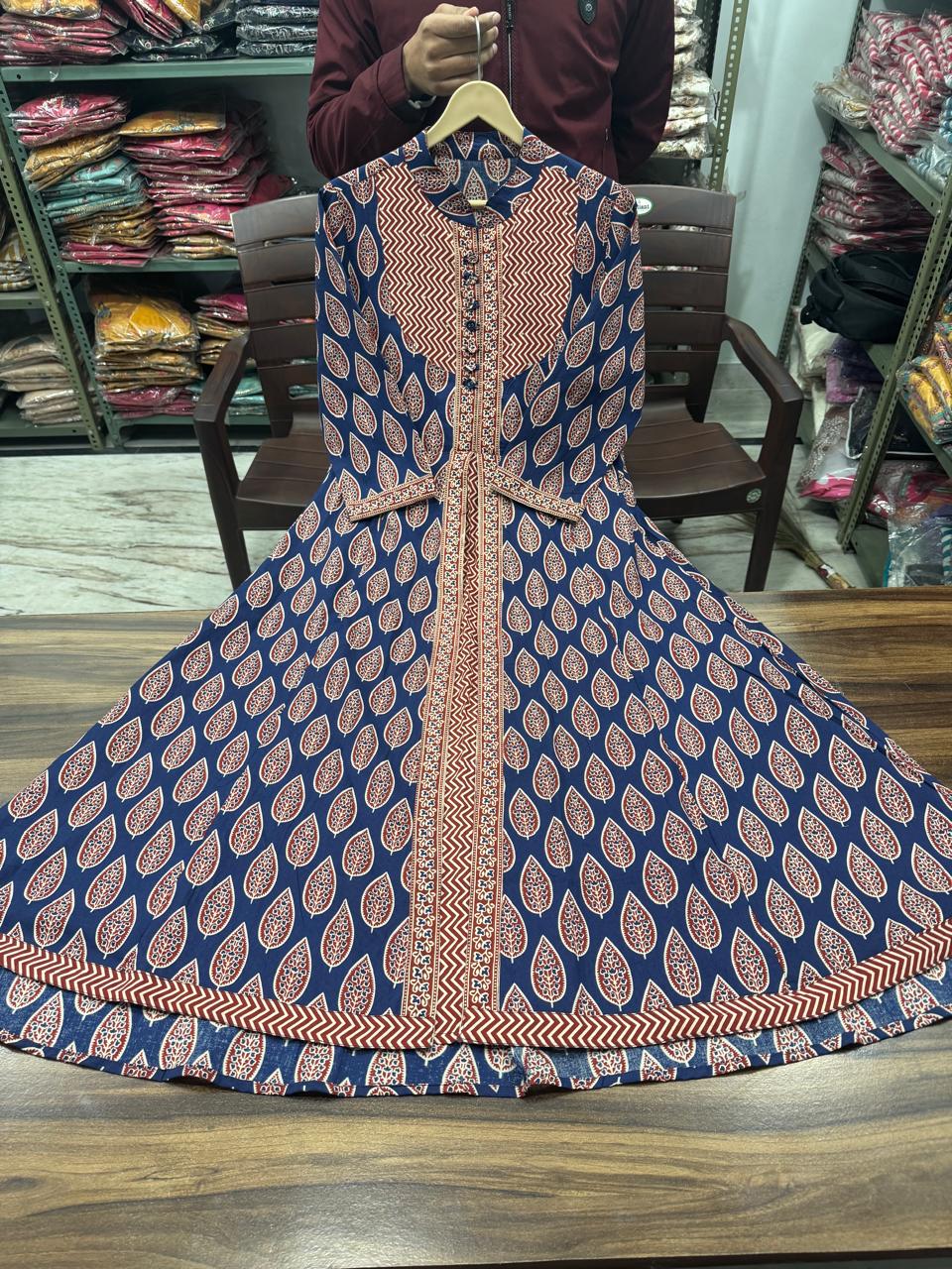 Look straight out of a dreamy movie set as you turn around and walk in this elegant flaired suit ! The perfect of traditional wear(WARED141)