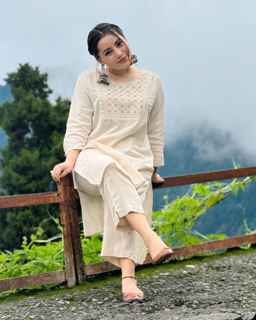 π Classy Cotton Flex Off-White Kurta With Embroidered Yoke πππ(WARED153)