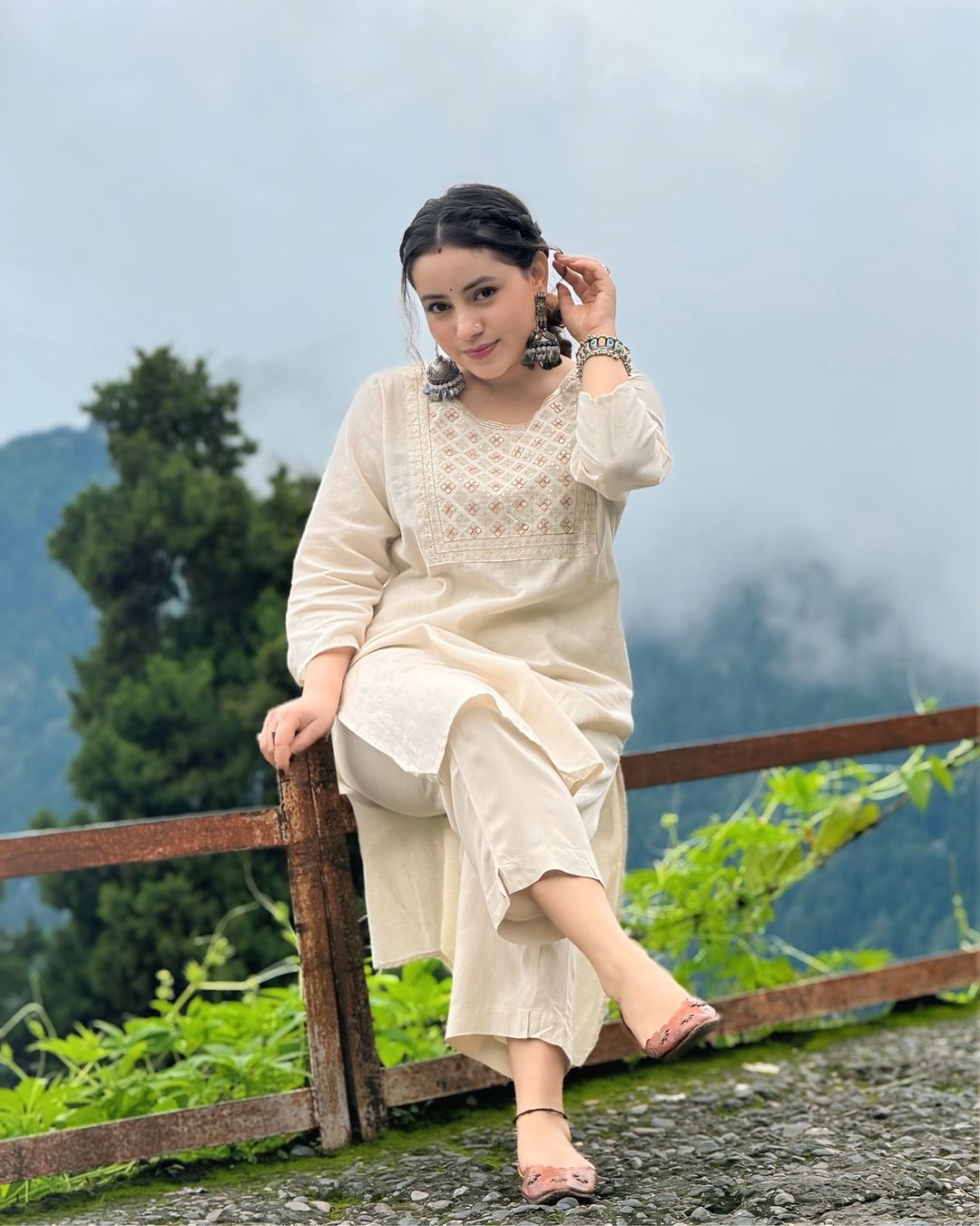 π Classy Cotton Flex Off-White Kurta With Embroidered Yoke πππ(WARED153)