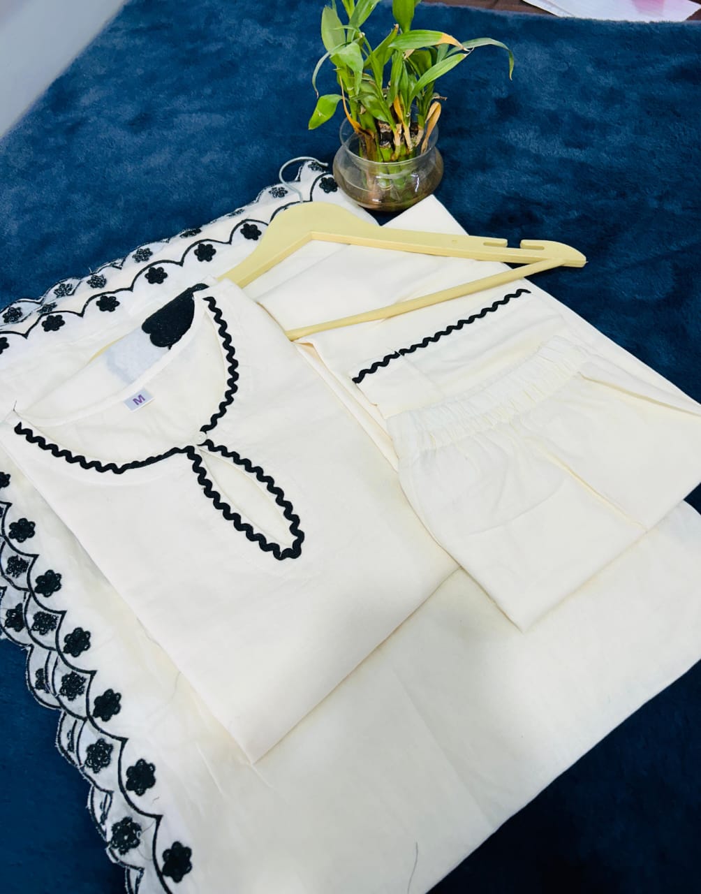 ♦️Off White Short Kurta With Inner Lining, Embroidered Floral Patchwork, Pants Dupatta(WARED154)