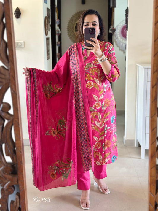 Featuring beautiful Heavy Suit Set which is beautifully decorated with handwork weaving and prints. It is paired with matching pants and dupatta. (WARED75)