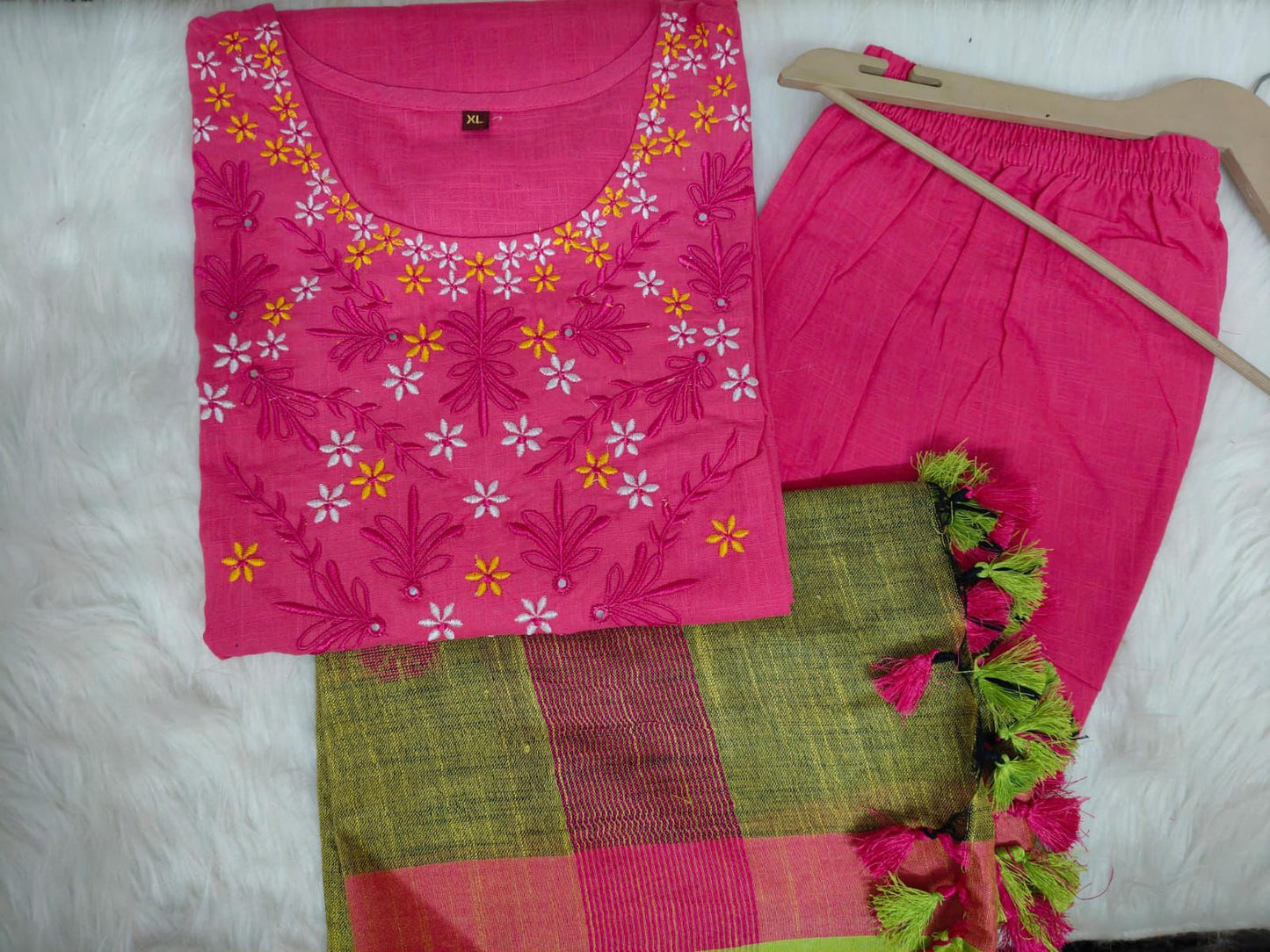 Beautiful premium quality linen dupatta enclosed with heavy tassel work on dupatta(WARED131)