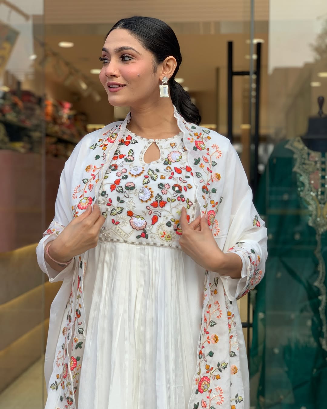 Pure Cotton60-60 super quality kurta with beautiful emb neck yoke & cotton pant with emb full malmal cotton dupatta. (WARED127)