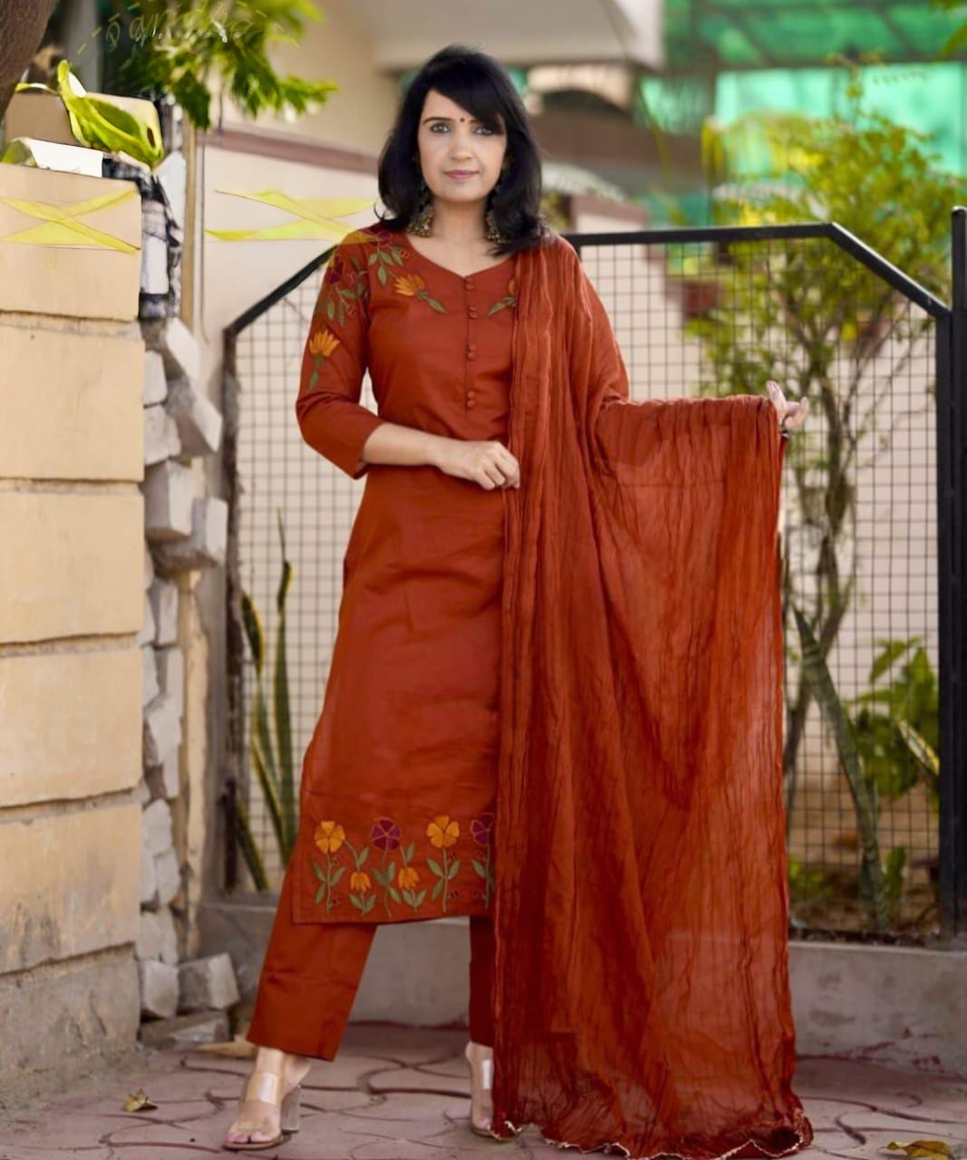 It's time to add some grace in your wardrobe....Look super chic in our easy breezy three piece suit set... (WARED126)
