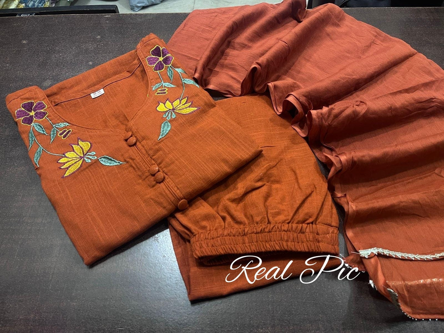 It's time to add some grace in your wardrobe....Look super chic in our easy breezy three piece suit set... (WARED126)