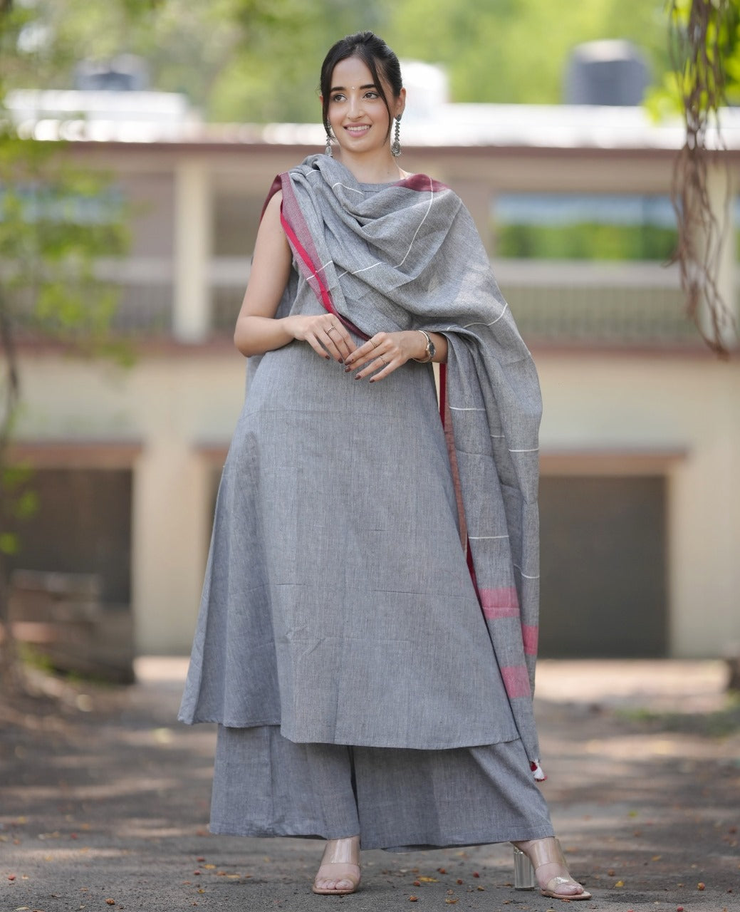 ELEVATE UR STYLE IN OUR CLASSY HAMDLOOM A LINE KURTI IN TRENDY HALTER NECK STYLE PAIRED WITH PURE LINEN DUPATTA PERFECT FOR ALL OCCASIONS (WARED111)