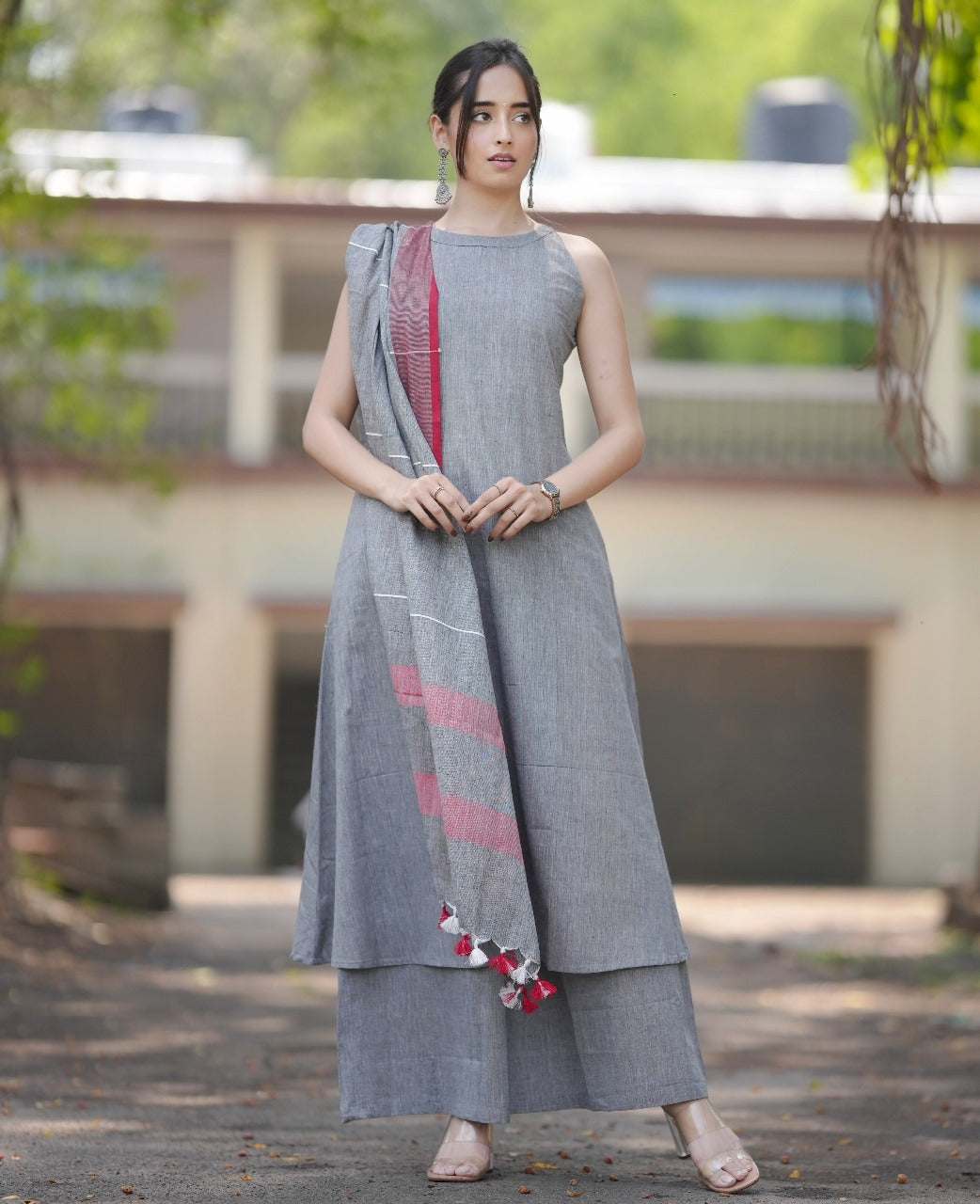 ELEVATE UR STYLE IN OUR CLASSY HAMDLOOM A LINE KURTI IN TRENDY HALTER NECK STYLE PAIRED WITH PURE LINEN DUPATTA PERFECT FOR ALL OCCASIONS (WARED111)
