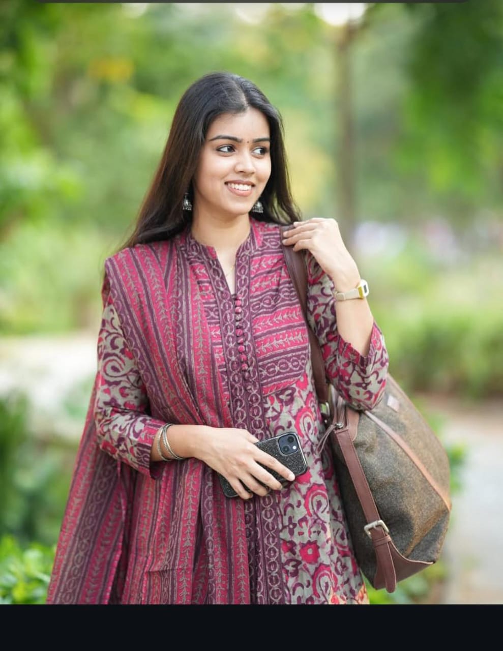 Look straight out of a dreamy movie set as you turn around and walk in this elegant flaired suit ! The perfect of traditional wear(WARED41)