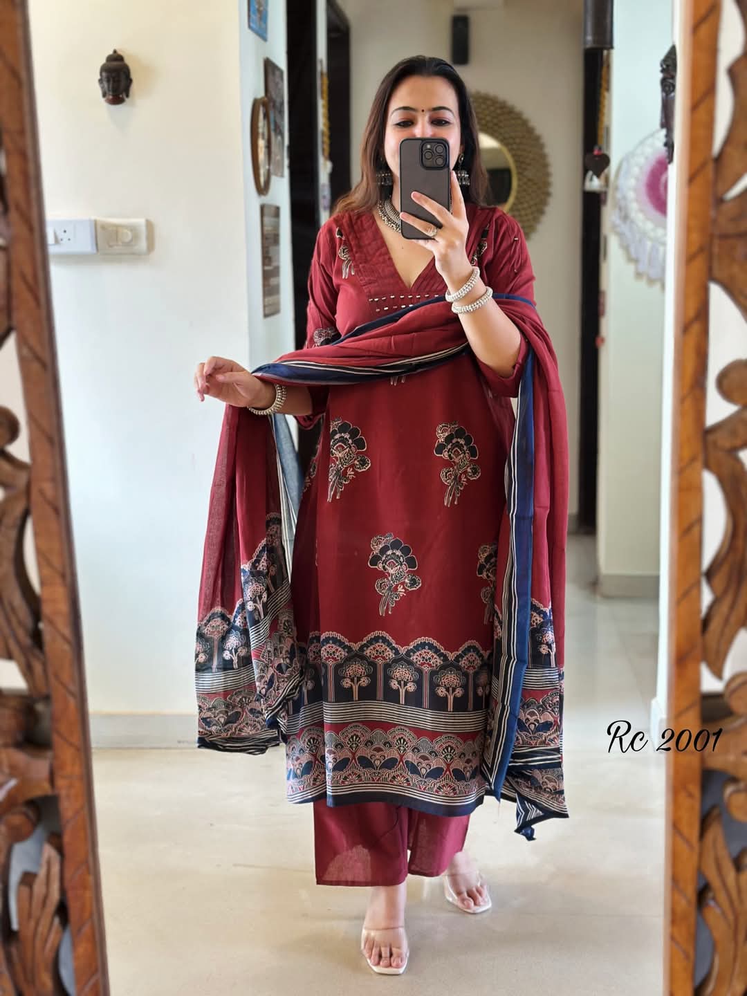 HEVAY DIMOND COTTON FABRIC NECK EMBROIDERY WORK AND PLITES ON YOKEπππ(WARED23)