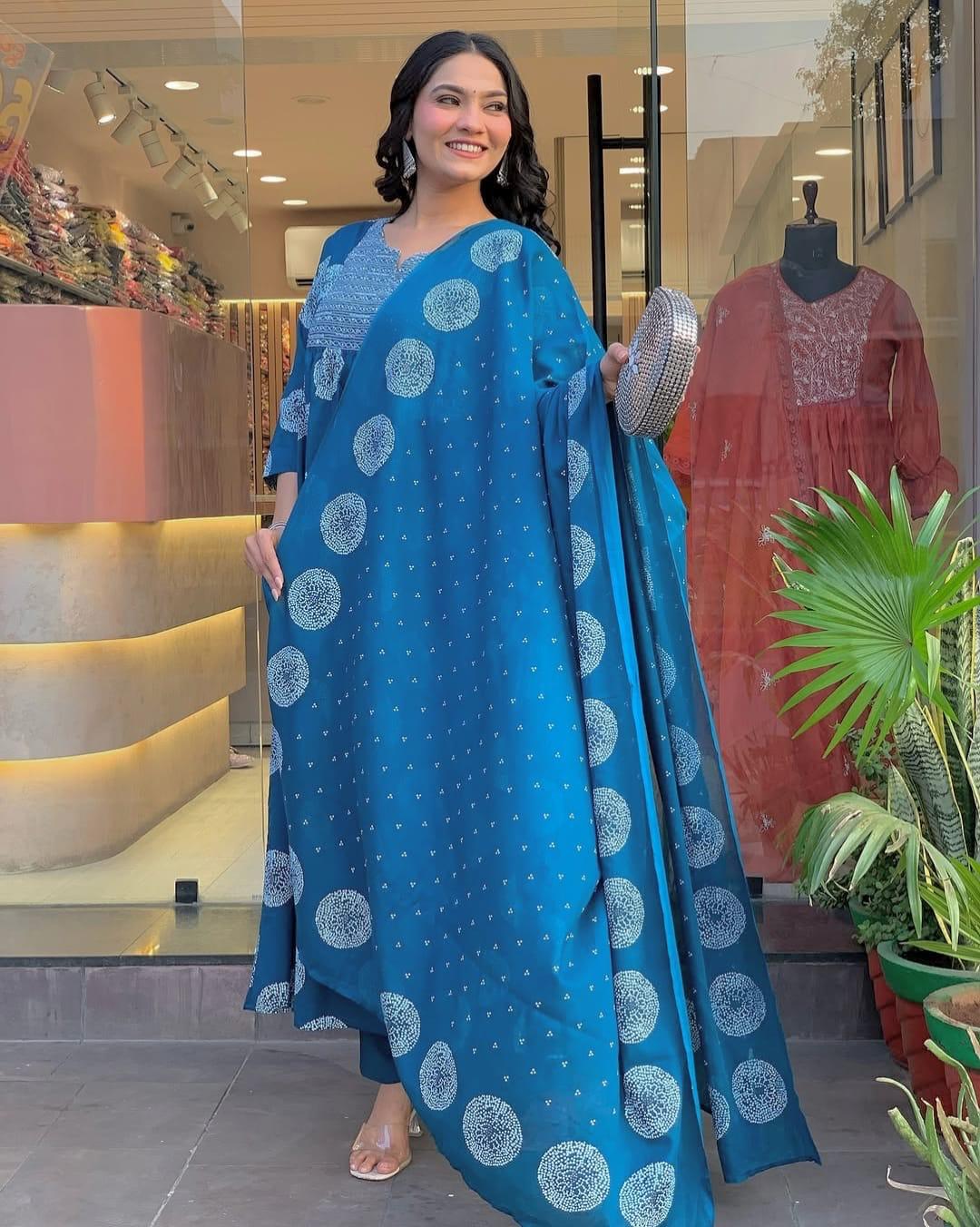 Look straight out of a dreamy movie set as you turn around and walk in this elegant flaired suit ! The perfect of traditional wear(WARED379)