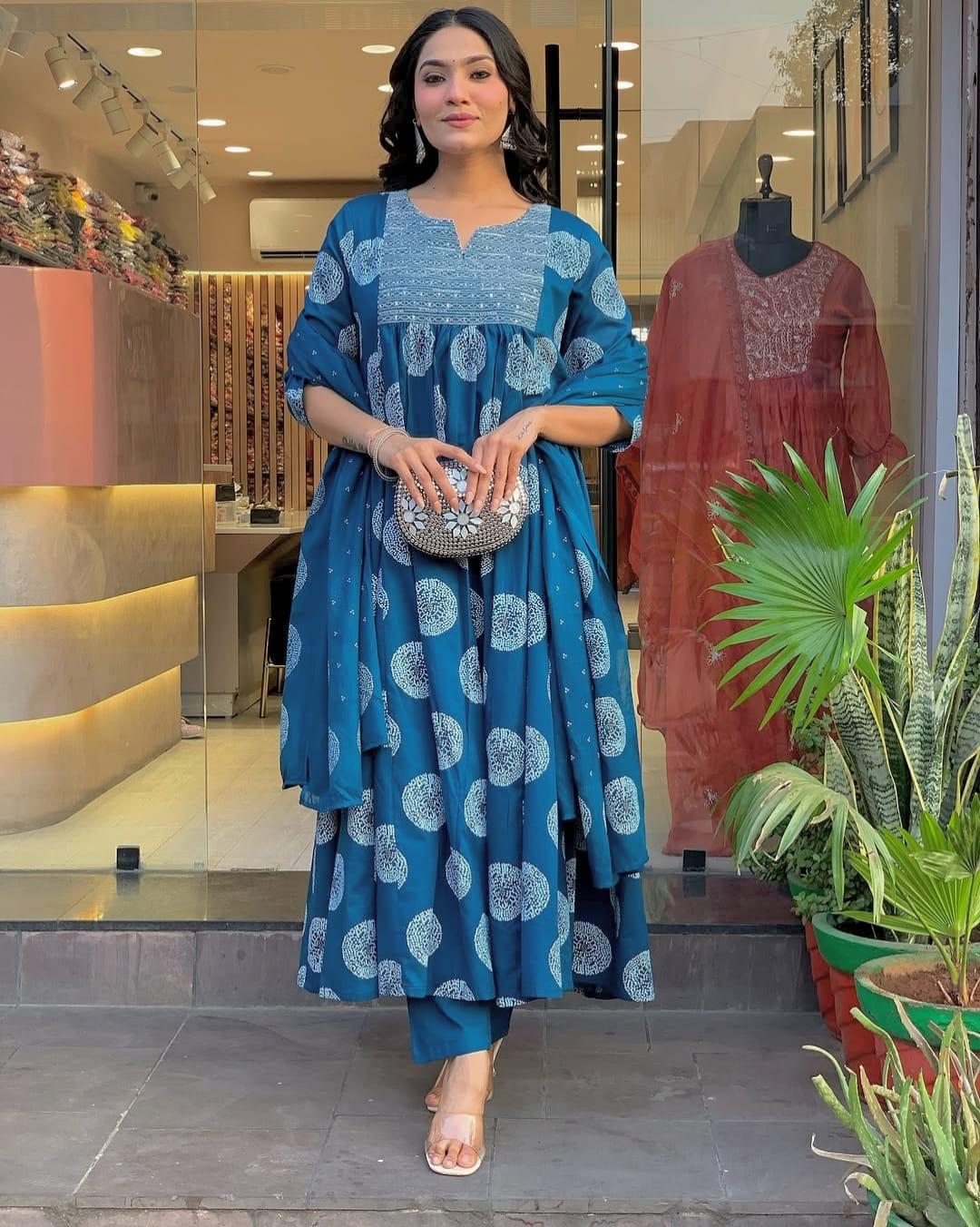 Look straight out of a dreamy movie set as you turn around and walk in this elegant flaired suit ! The perfect of traditional wear(WARED379)