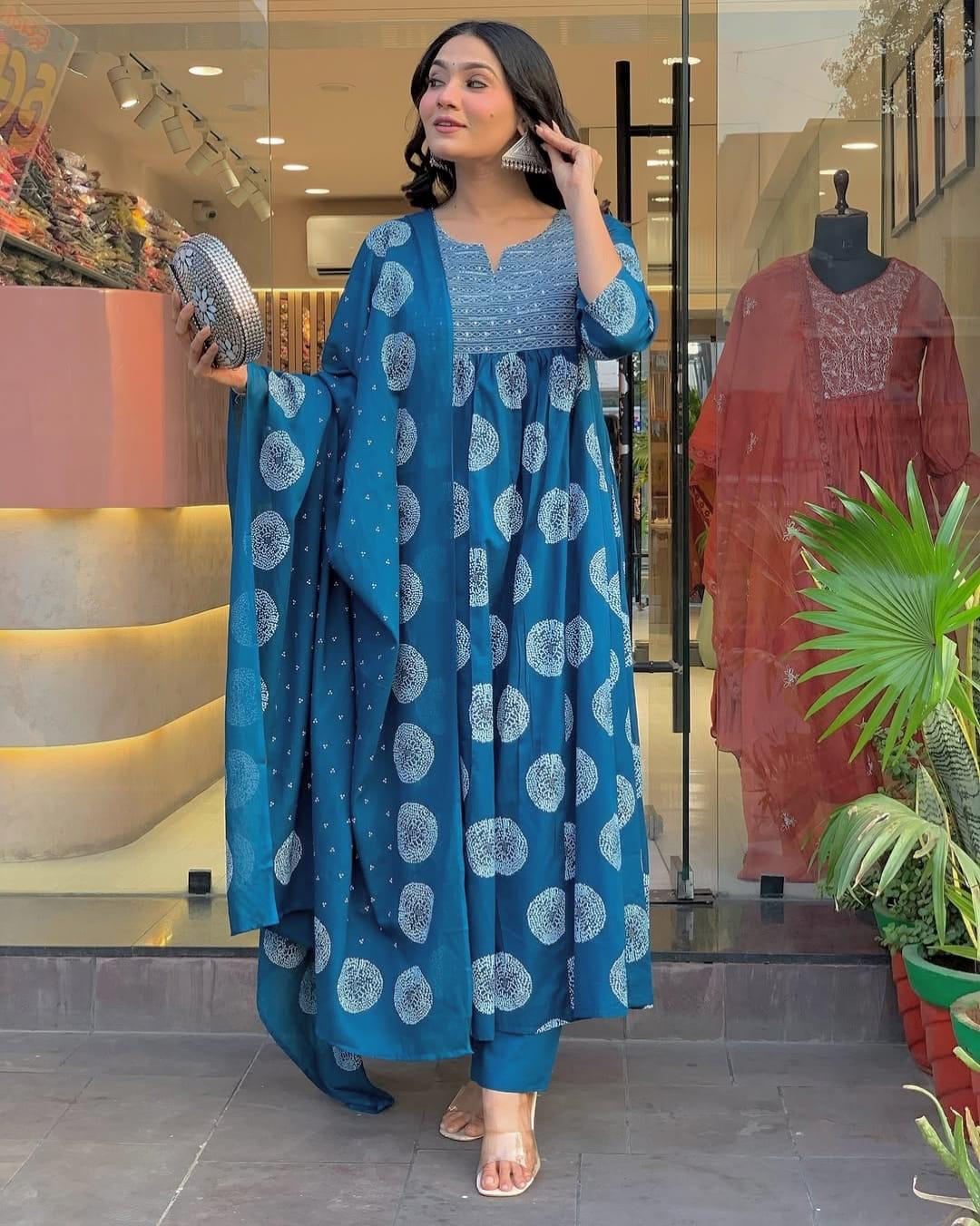 Look straight out of a dreamy movie set as you turn around and walk in this elegant flaired suit ! The perfect of traditional wear(WARED379)