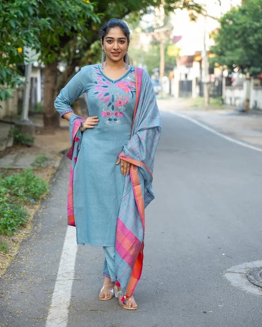 Handloom cotton embroidered kurti paired with handloom embroidered Cotton(WARED420)