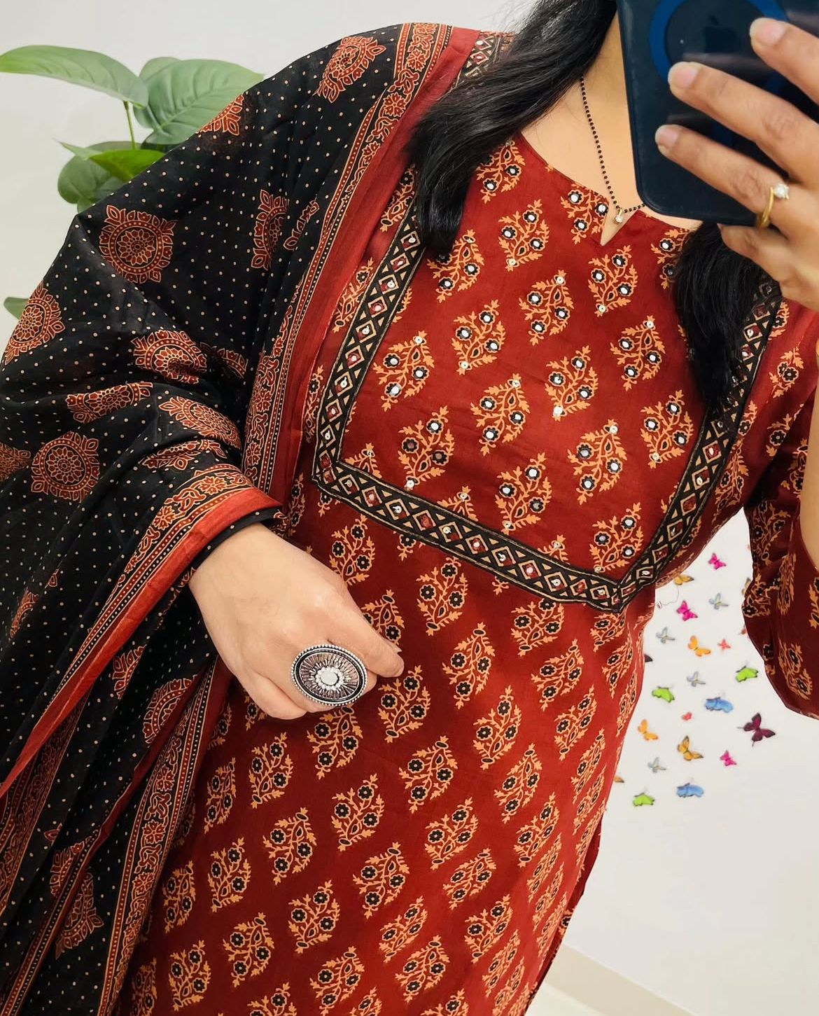 Look straight out of a dreamy movie set as you turn around and walk in this elegant flaired suit (WARED422)