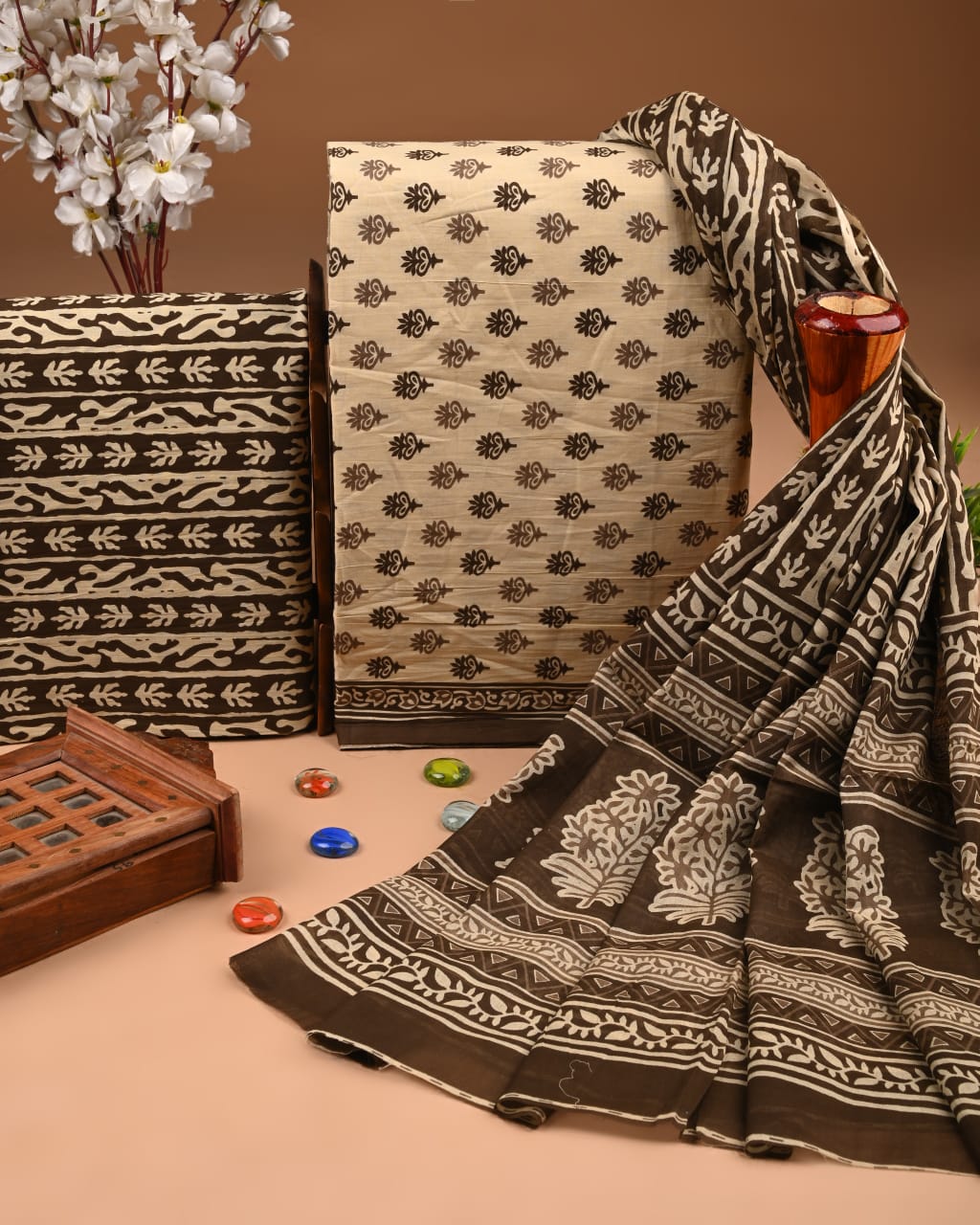 ELEGANT HAND BLOCK PRINT COTTON SUIT SET WITH MULMUL DUPATTA(WACOTMU09)
