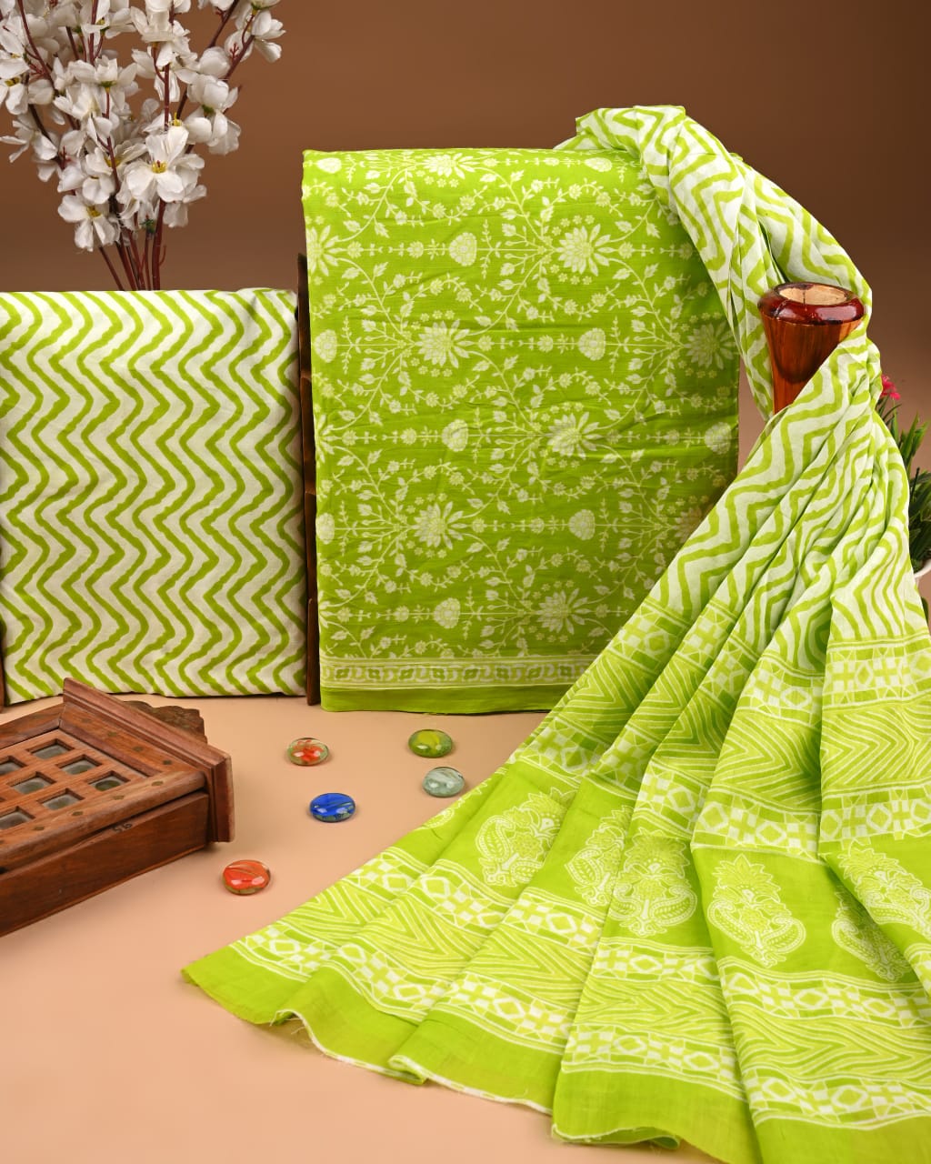ELEGANT HAND BLOCK PRINT COTTON SUIT SET WITH MULMUL DUPATTA(WACOTMU08)