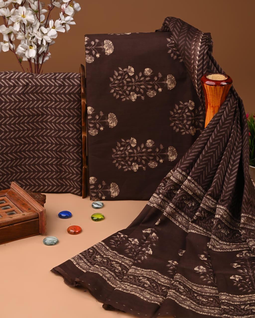 ELEGANT HAND BLOCK PRINT COTTON SUIT SET WITH MULMUL DUPATTA(WACOTMU06)
