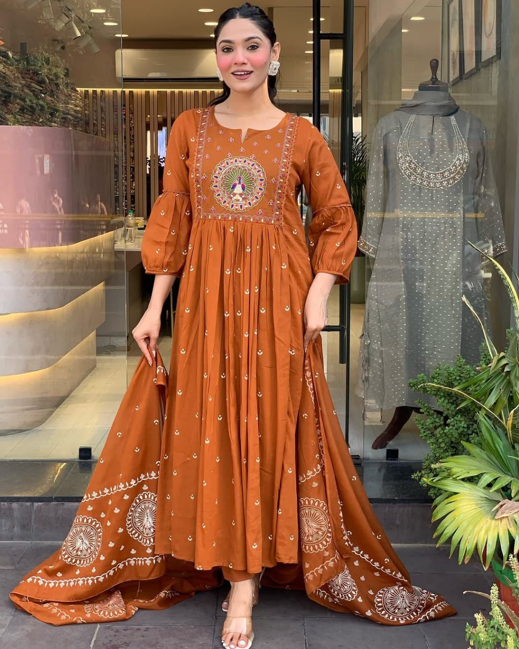 Look straight out of a dreamy movie set as you turn around and walk in this elegant flaired suit(WARED429)