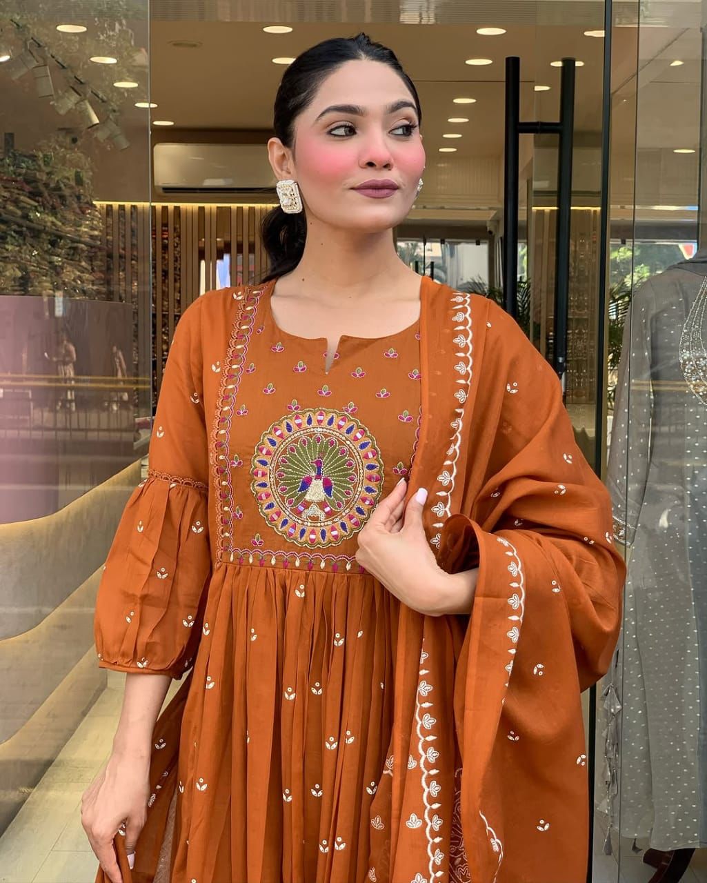 Look straight out of a dreamy movie set as you turn around and walk in this elegant flaired suit(WARED429)