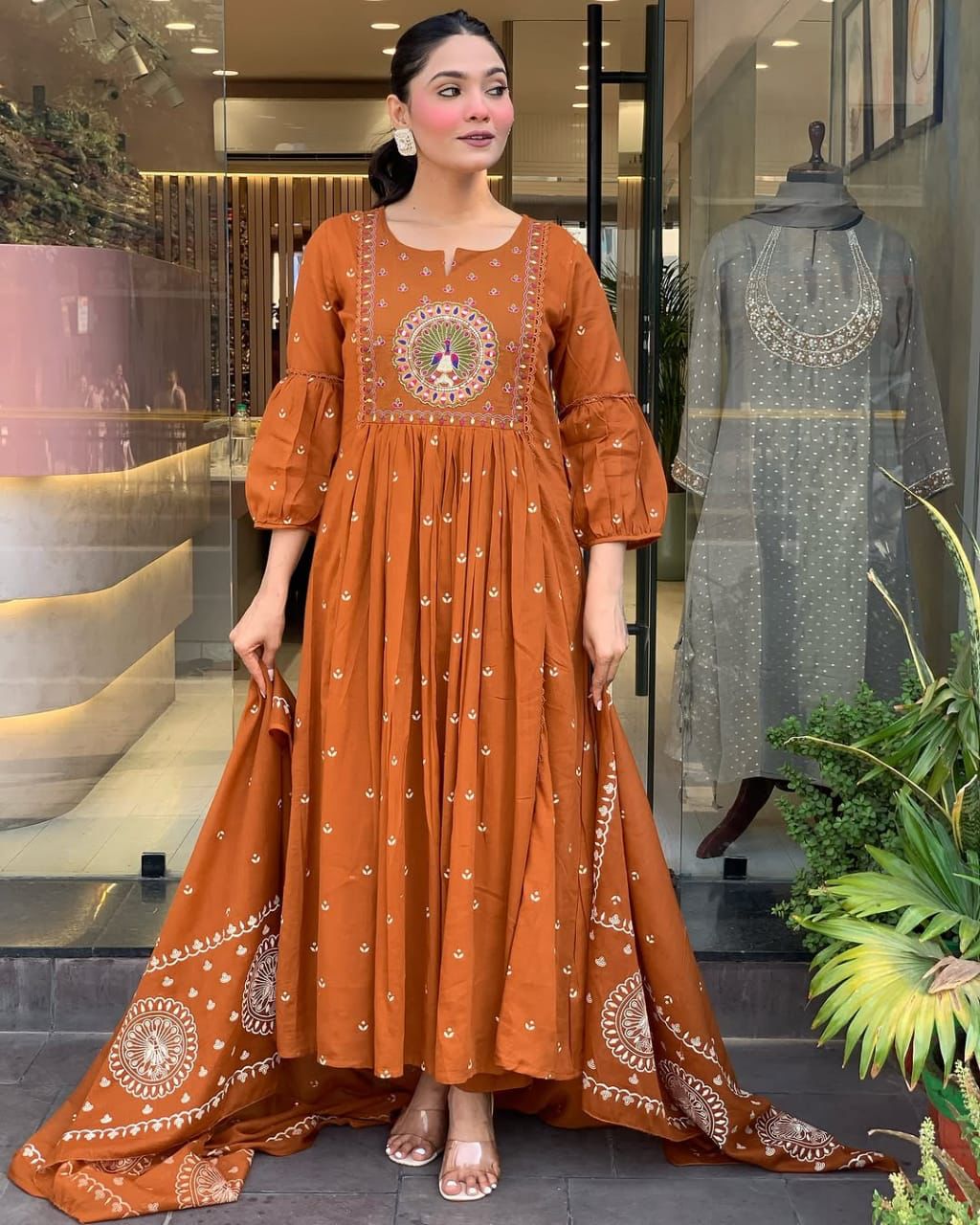 Look straight out of a dreamy movie set as you turn around and walk in this elegant flaired suit(WARED429)