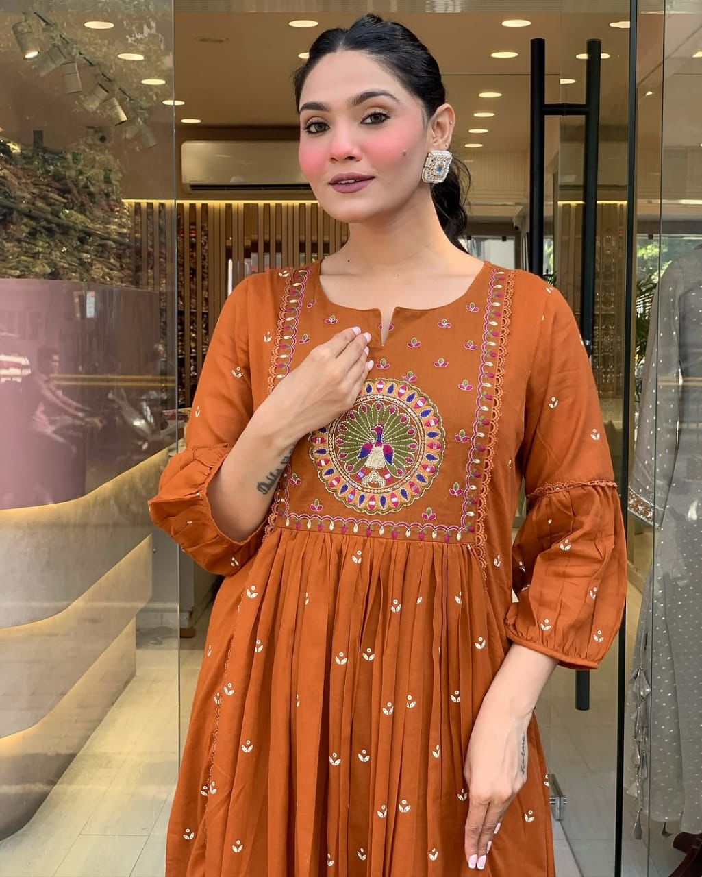 Look straight out of a dreamy movie set as you turn around and walk in this elegant flaired suit(WARED429)