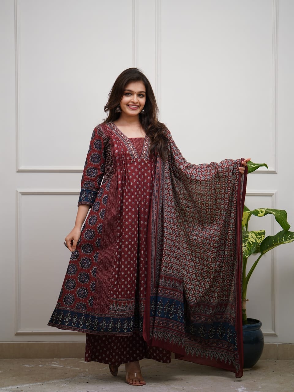 ππ»ππ»NEW product LUNCHING super hit hai dimand product Beutiful Suit Setππ»ππ»(WARED461)