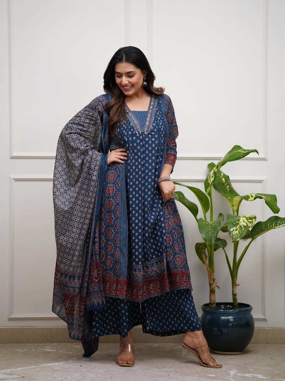 ππ»ππ»NEW product LUNCHING super hit hai dimand product Beutiful Suit Setππ»ππ»(WARED462)