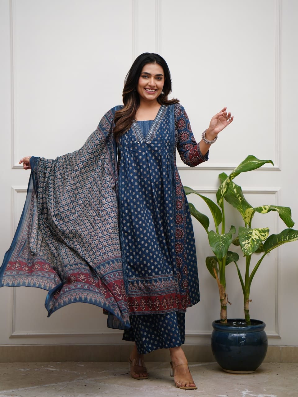 ππ»ππ»NEW product LUNCHING super hit hai dimand product Beutiful Suit Setππ»ππ»(WARED462)