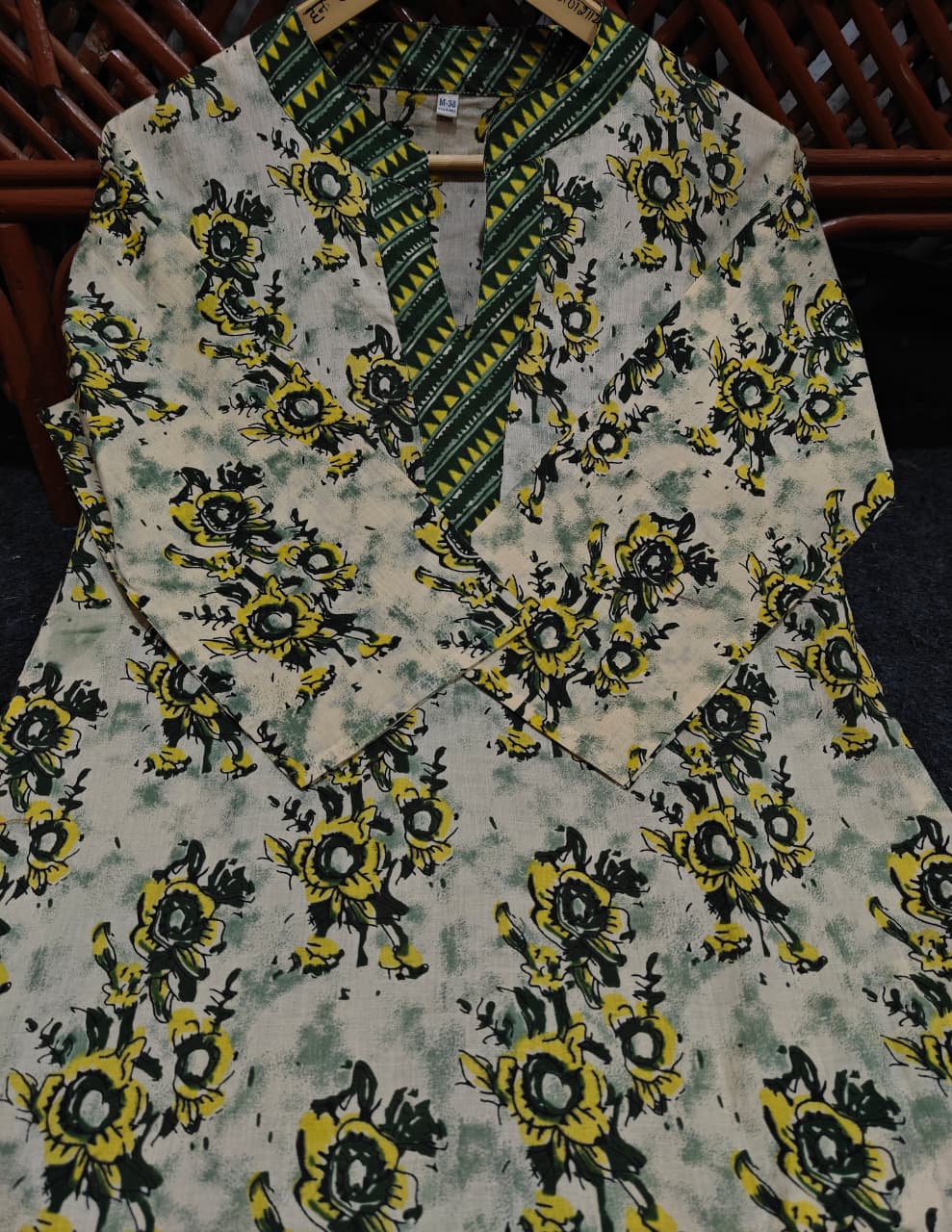 This suit features a stunning combination of light and dark green, and yellow colors(WARED469)