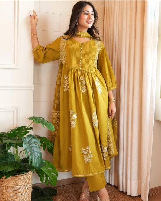 he perfect of traditional wear(WARED474)