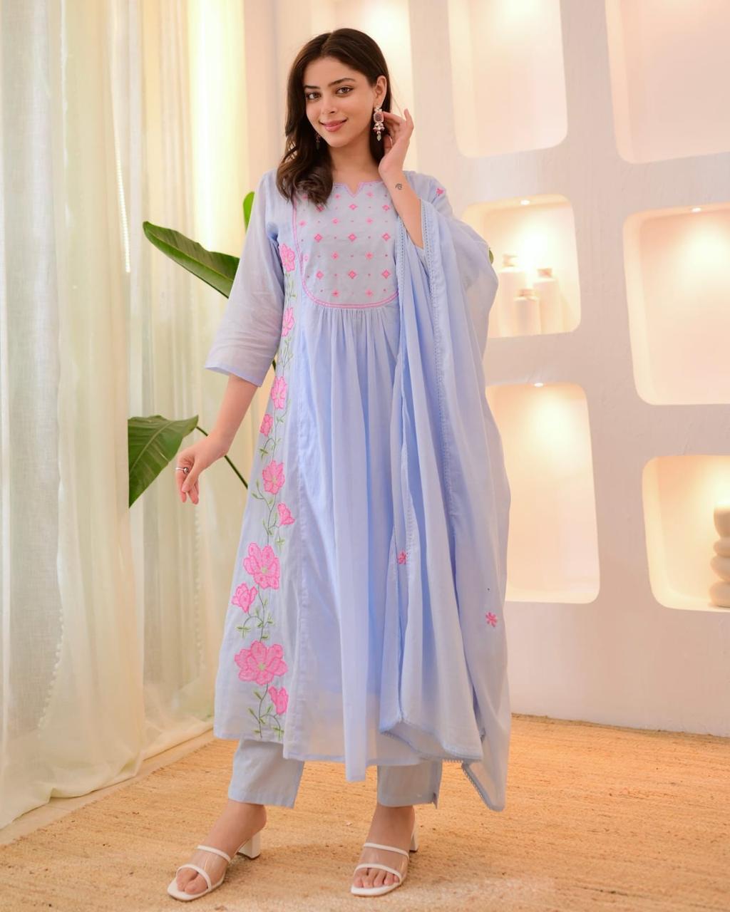 ππ»ππ»NEW product LUNCHING super hit hai dimand product Beutiful Suit Setππ»ππ»(WARED466)